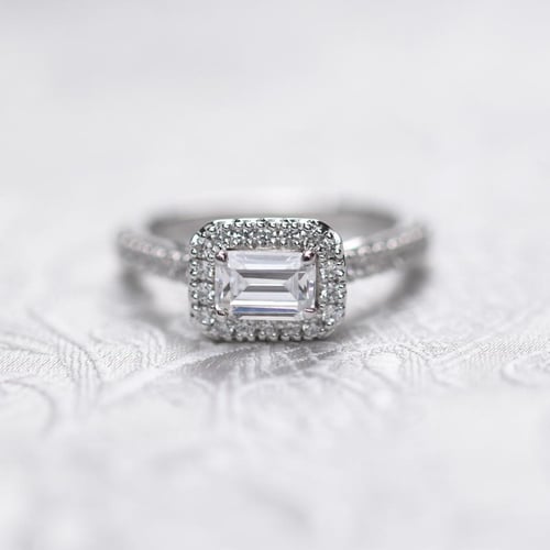 Zásnubní prsten s emerald diamantem Farida