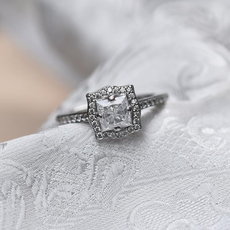 Zásnubní prsten s diamantem 49601