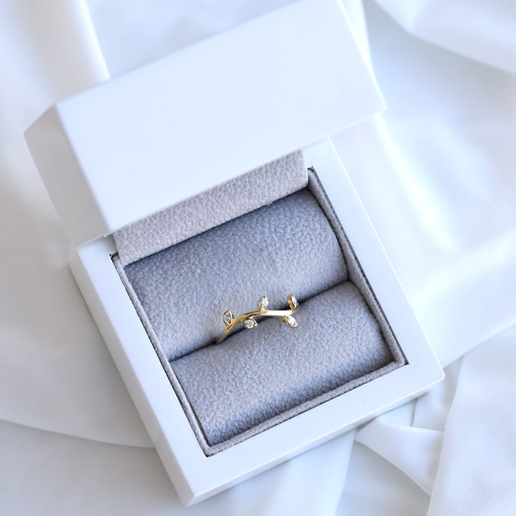 Netradiční diamantový prsten 84819