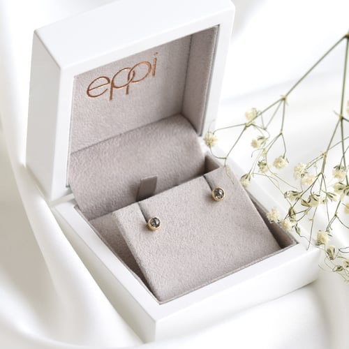 Zlaté bezel náušnice s 0.52ct salt and pepper diamanty Gledina