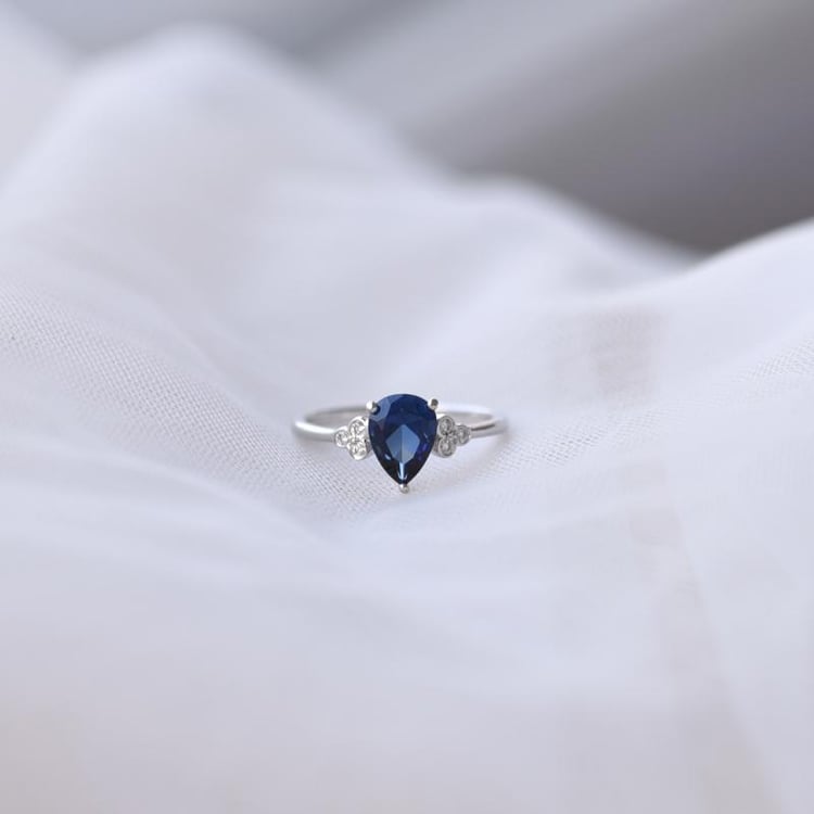 Zlatý prsten se safírem 52354