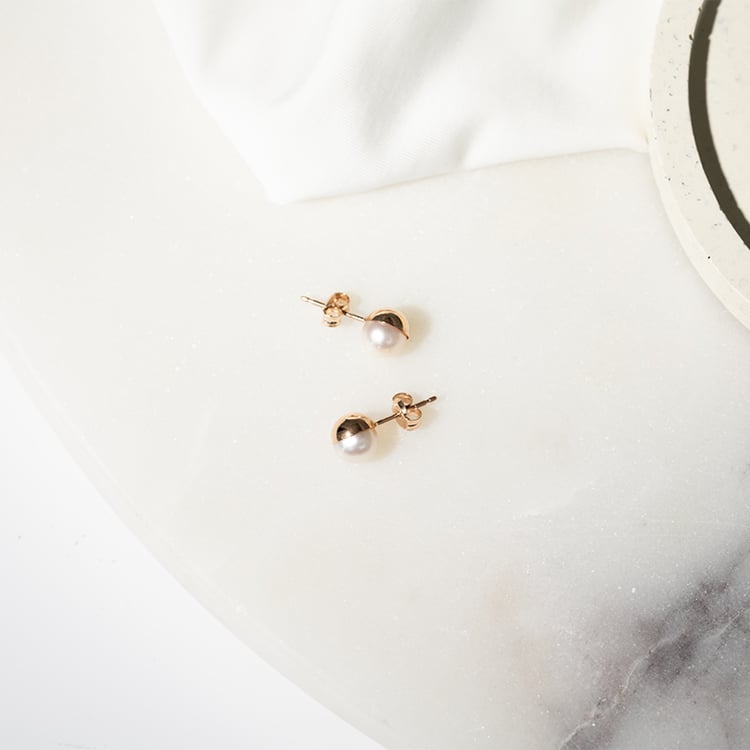 Decentní perlové náušnice Danne 129783