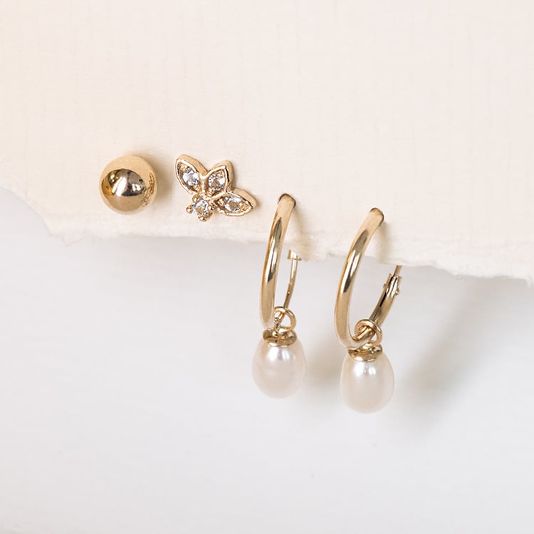 Zlatá piercing náušnice s bílými topazy Amina 123092