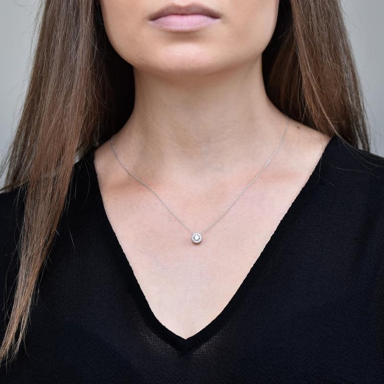 Zlatý halo přívěsek s moissanitem a diamanty Vicky 105071