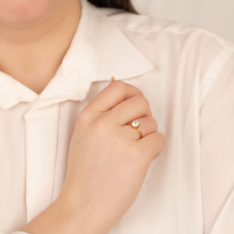 Zlatý prsten s half-bezel lab-grown diamantem Agrippa 164504