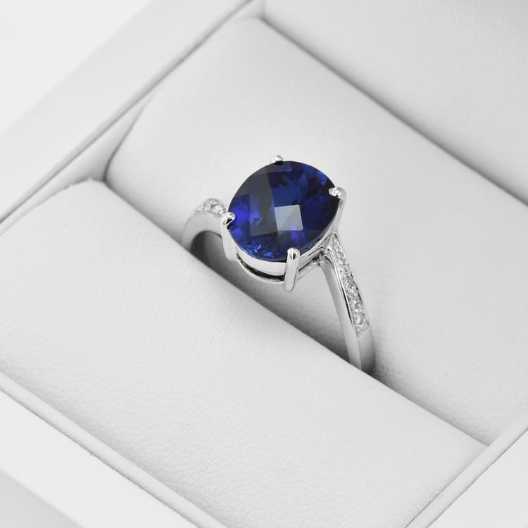 Safír ve zlatém prstenu s diamanty 35661