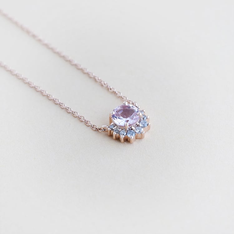 Zlatý náhrdelník s morganitem 95747