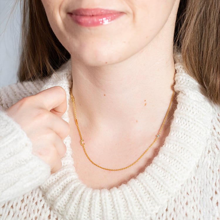 Náhrdelník s 5 písmenky podle vaší volby a diamantem Lupe 151207