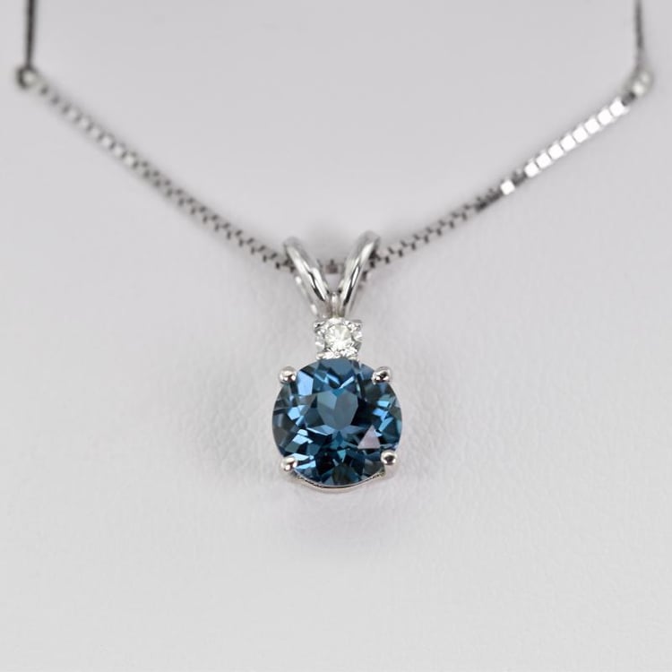 Náhrdelník s topazem 14286