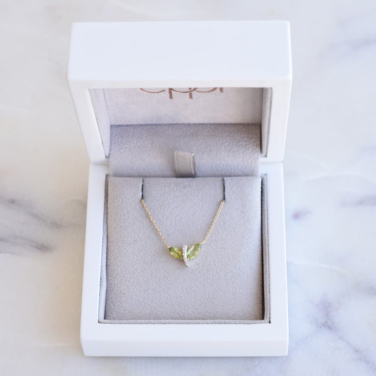 Elegantní náhrdelník se zelenými ametysty 87072