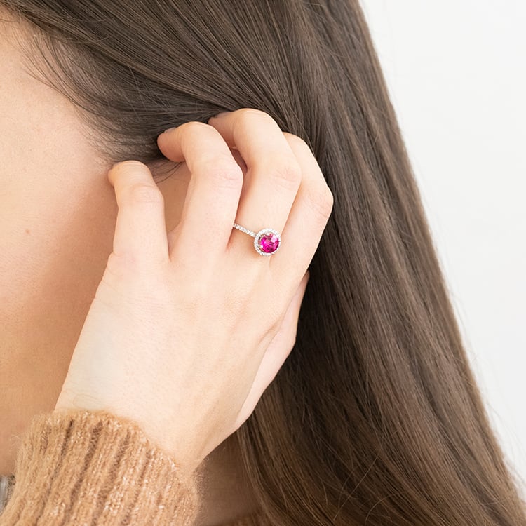 Zlatý prsten v halo stylu s rubínem a topazy Maala 114534