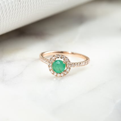Halo prsten se smaragdem a lab-grown diamanty Kerau
