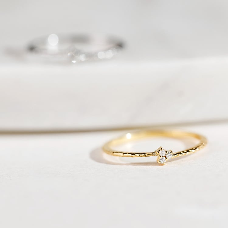 Stříbrný diamantový prsten s tepaným povrchem Milan 157780