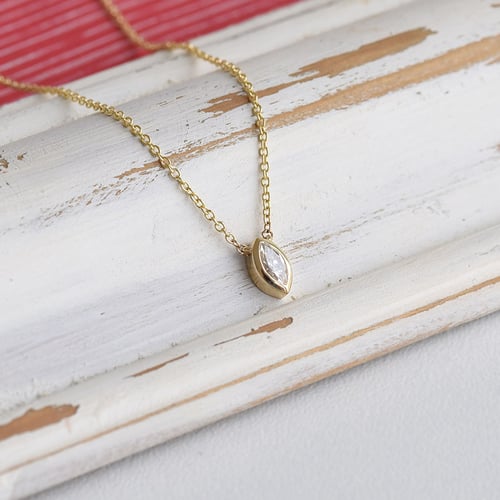 Zlatý náhrdelník s 0.25ct GIA certifikovaným marquise diamantem Rabba