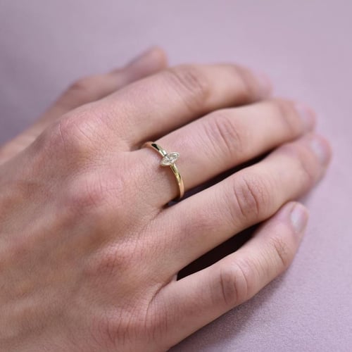 Zlatý prsten s marquise GIA certifikovaným diamantem Alua