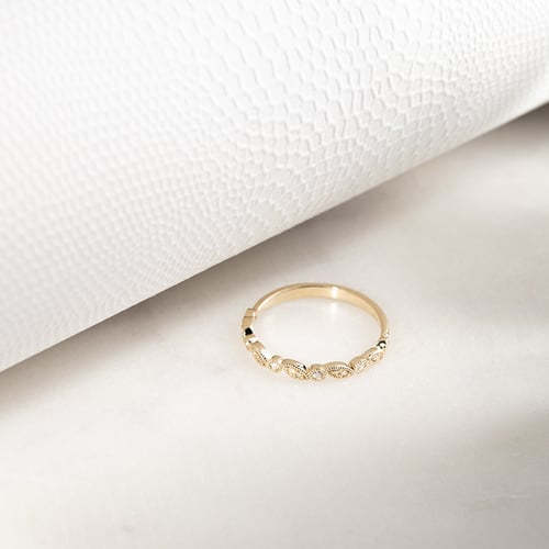 Zlatý vintage prsten s diamanty a zlatý komfortní snubní prsten Sango