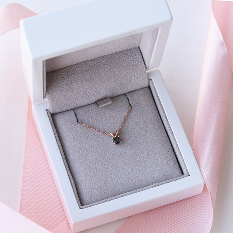 Černý diamant ve zlatém přívěsku 76090