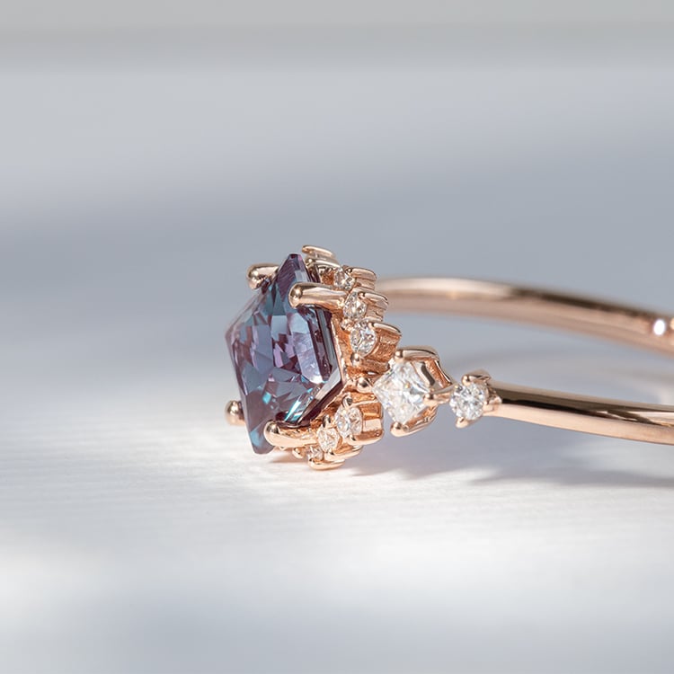 Zásnubní prsten s princess alexandritem a moissanity Medrie 121223