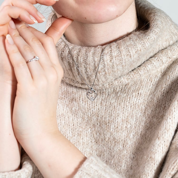 Přívěsek matka a dítě s bílým topazem a diamantem Ella 150939