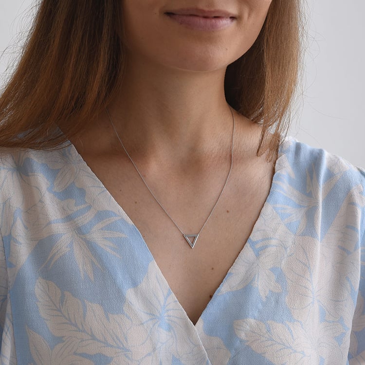 Stříbrný náhrdelník ve tvaru trojúhelníku AirTriangle 103958