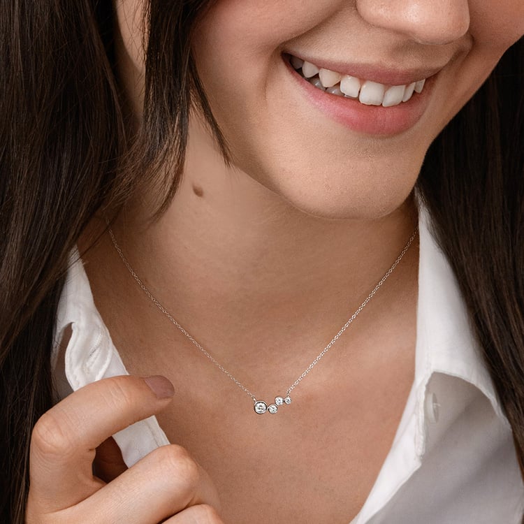 Moderní stříbrný náhrdelník s diamanty Viola 160457