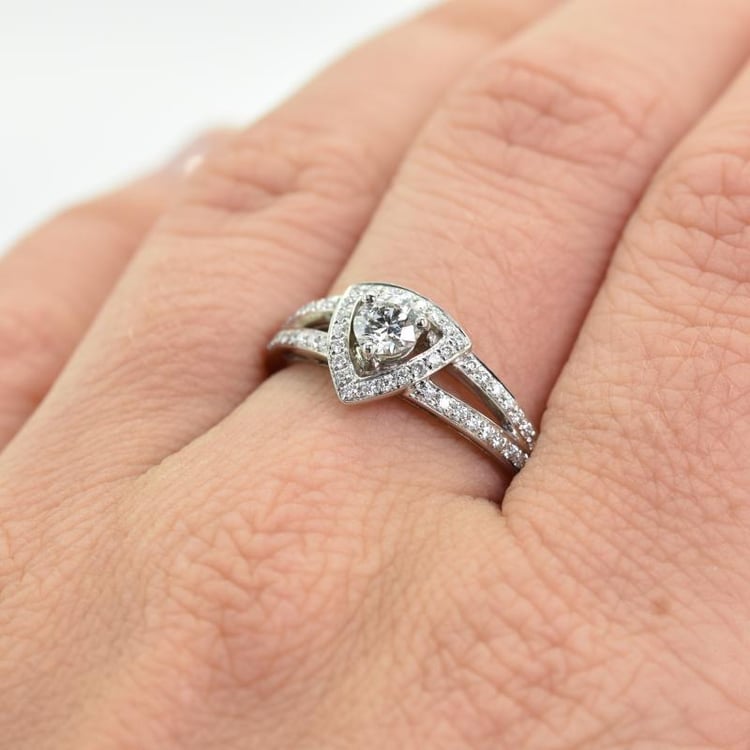 Platinový zásnubní prsten s diamanty Odesa 11692