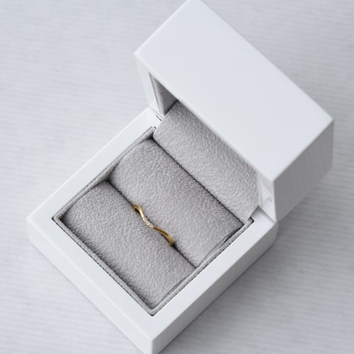 Minimalistický vykrojený prsten se třemi diamanty Cason