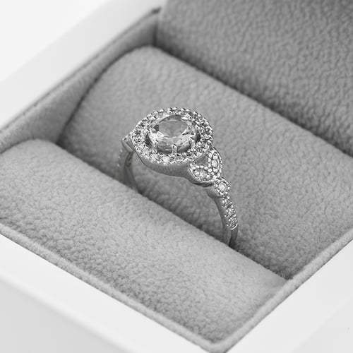 Zásnubní halo prsten s moissanitem a lab-grown diamanty Varana