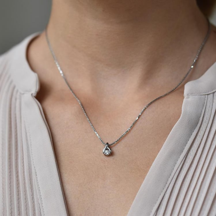 Náhrdelník s diamantem 71150