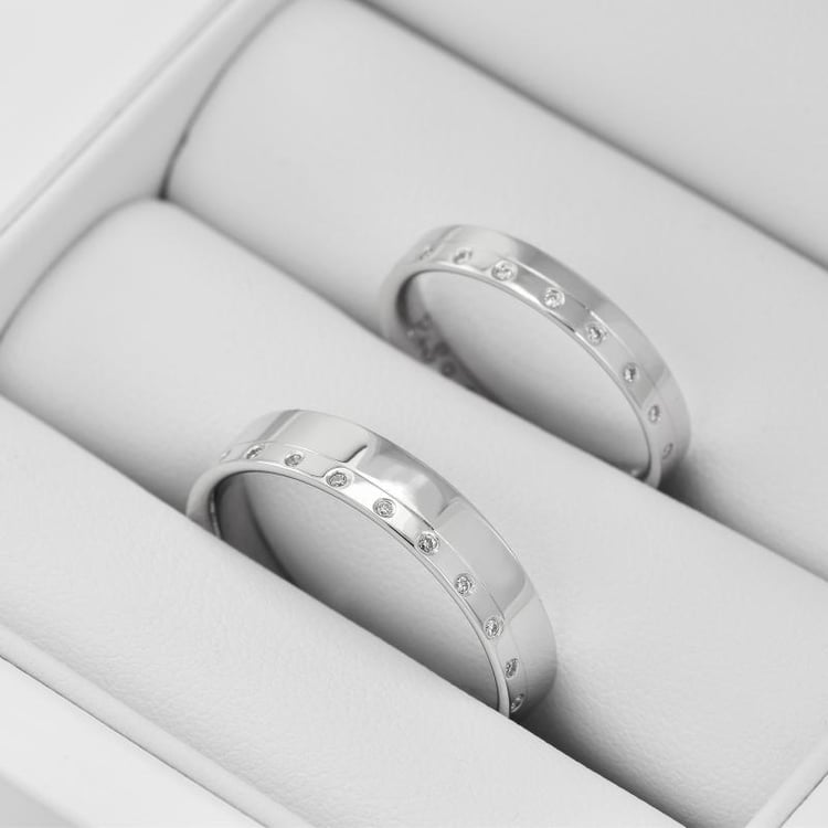 Diamanty ve snubním prstenu 28715