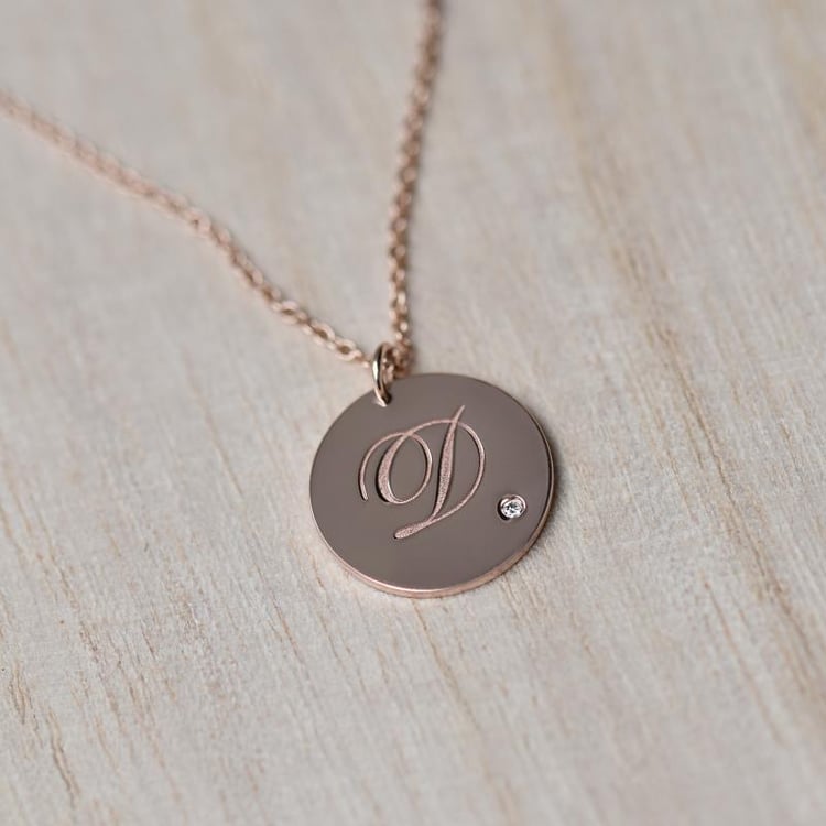 Zlatý přívěsek s diamantem a gravírem písmene 101445