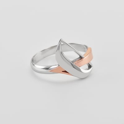 Prsten se symbolikou střelce