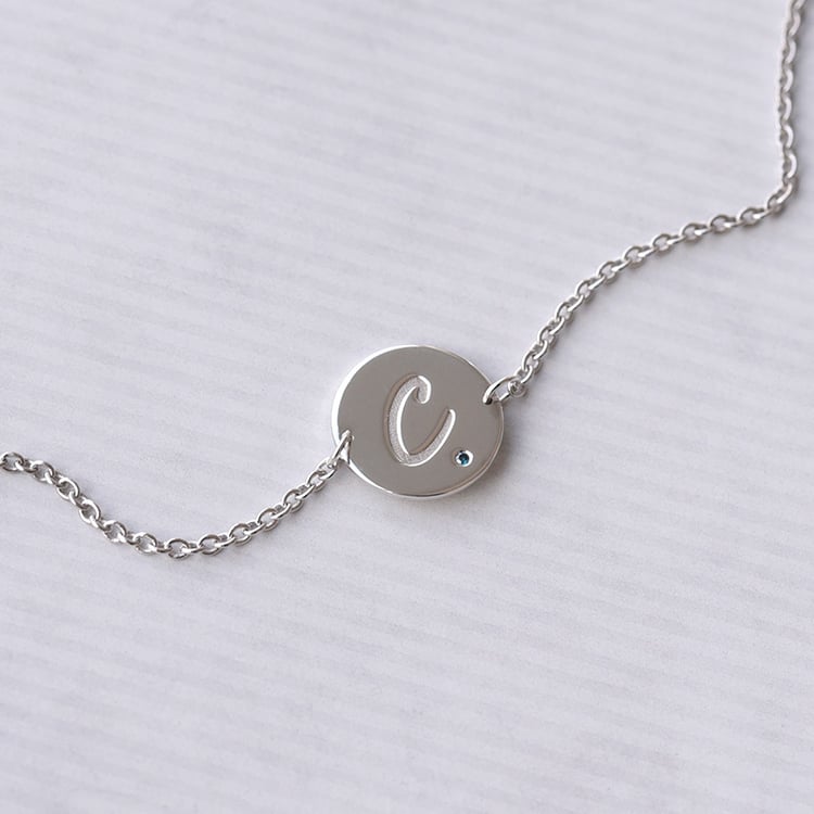 Náramek s modrým diamantem a gravírem písmene 72174