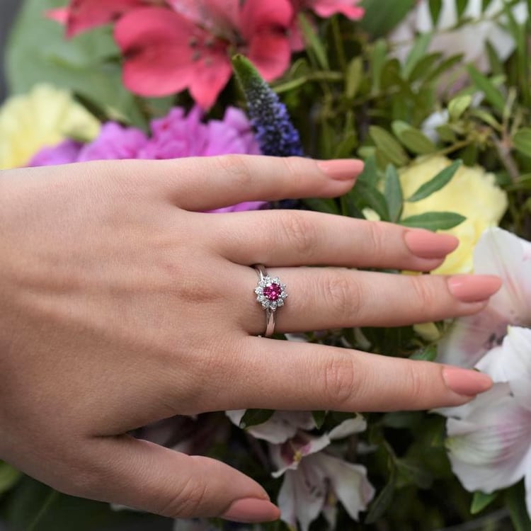 Prsten ze stříbra s rubínem 106397