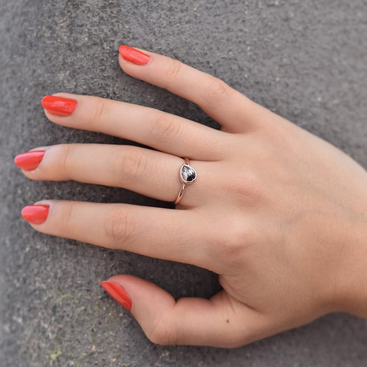 Zlatý prsten se salt'n'pepper diamantem Camilia 44240