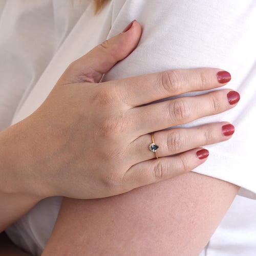 Zlatý prsten s alexandritem a diamanty Pallavi