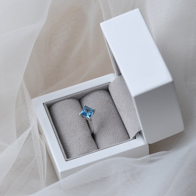 Prsten s princess švýcarským topazem 63589