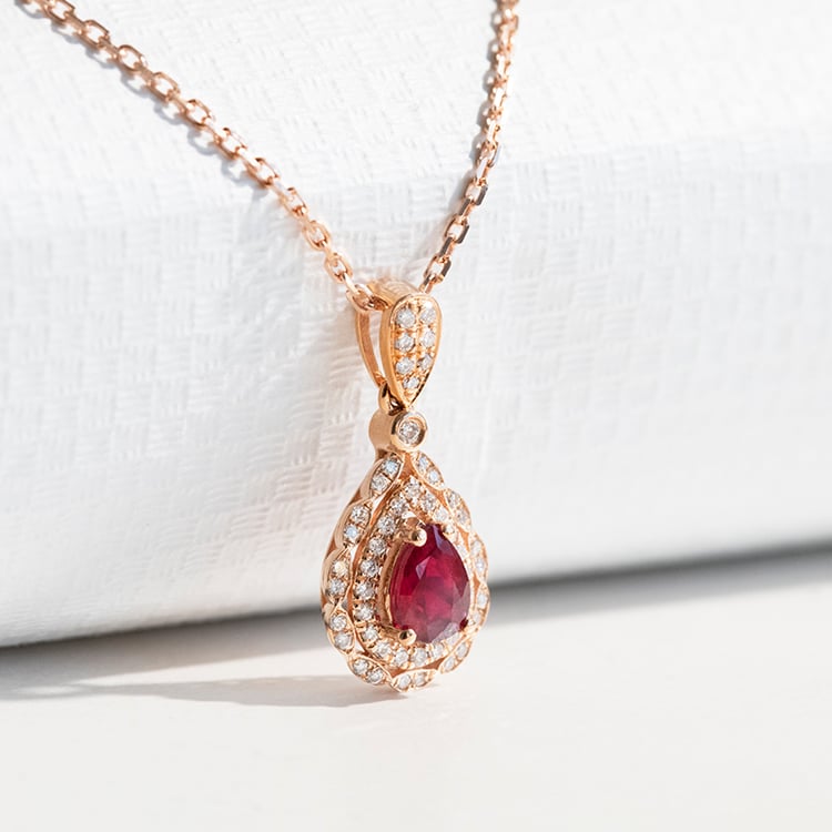 Honosný rubínový přívěsek s diamanty Barsha 114359