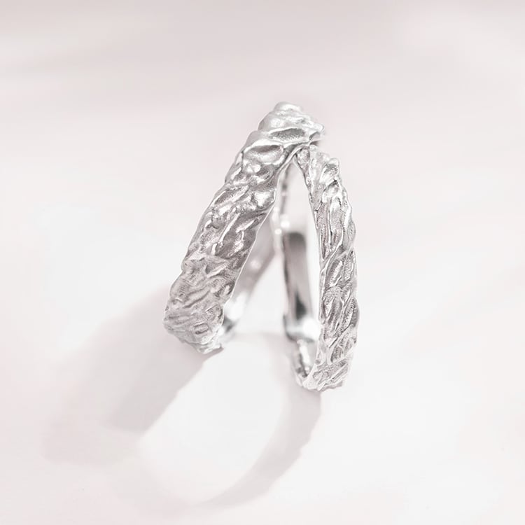 Zlaté snubní prsteny s nerovným povrchem Zena 155661