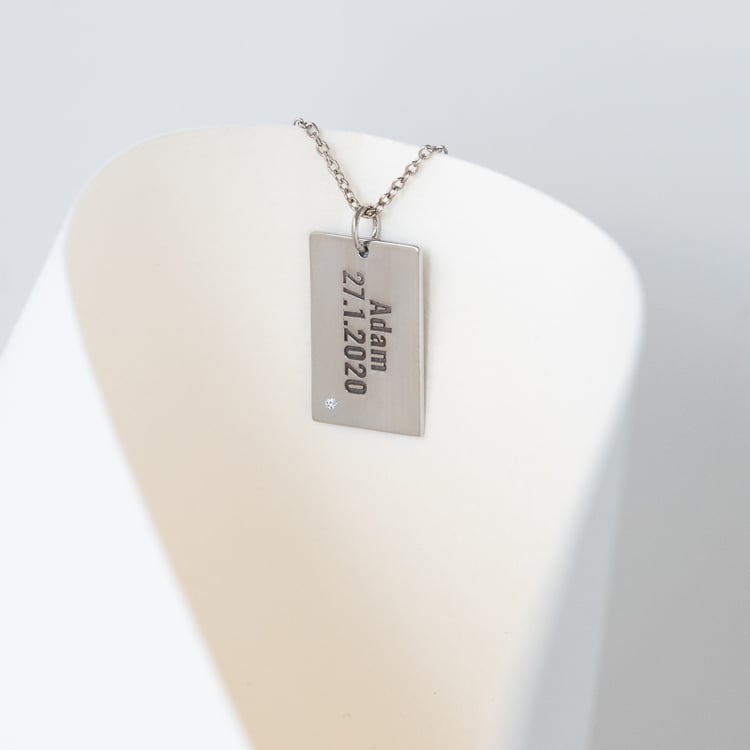 Zlatý obdélníkový přívěsek s diamantem a gravírem Mays 123105