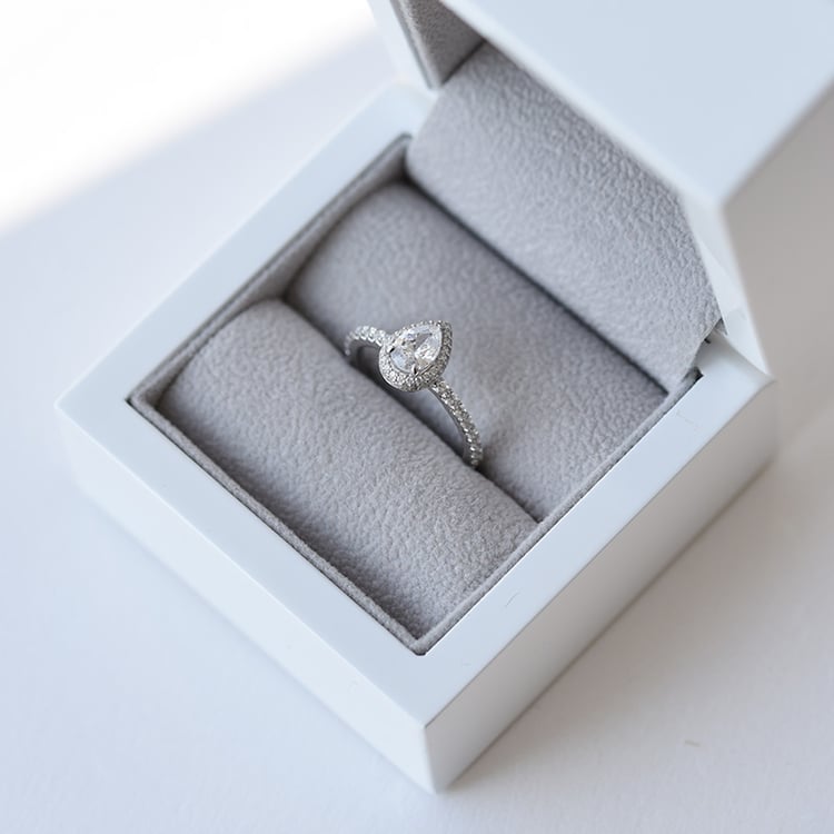 Prsten plný diamantů 61240