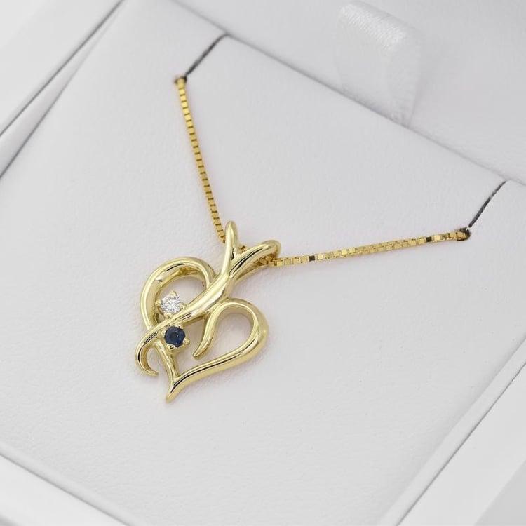 Stříbrný přívěsek ve tvaru srdce se safírem a diamantem Lynelle 103298