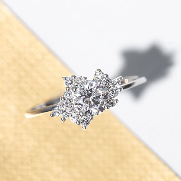 Atypický cluster zásnubní prsten s moissanitem a lab-grown diamanty Talisha 128191