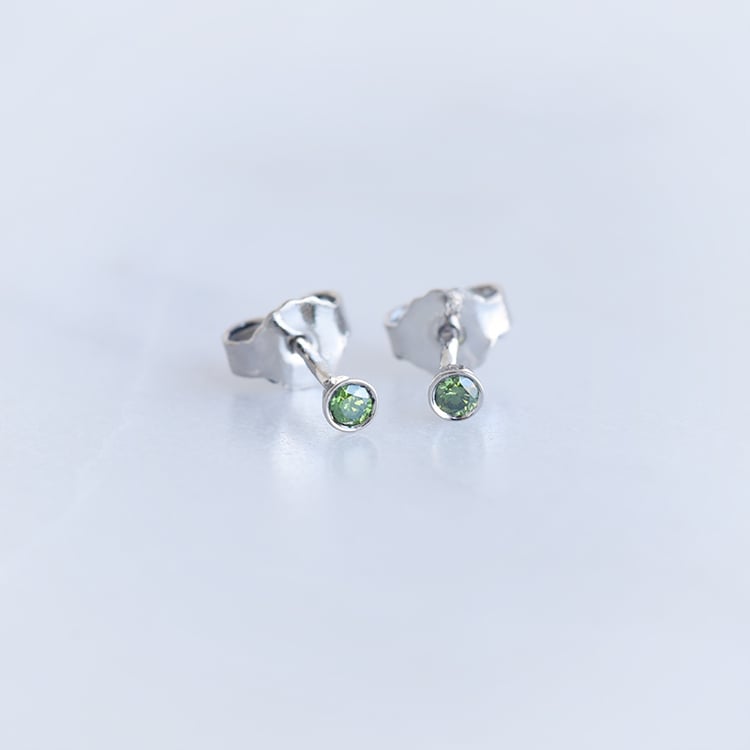 Stříbrné minimalistické bezel náušnice se zelenými diamanty Tofine 102927