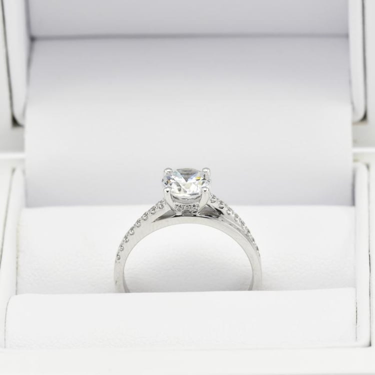 Platinový diamantový prsten 11087