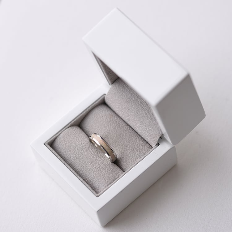 Prsten s bílou opálovou výplní 63344