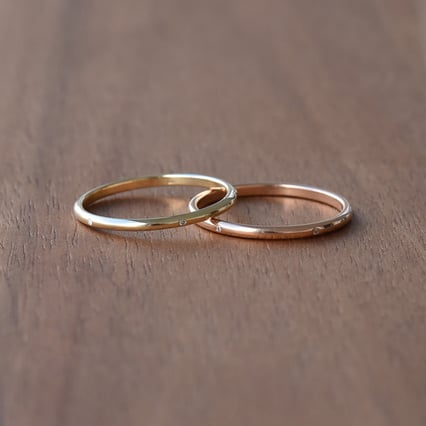 Minimalistický prsten s lab-grown diamanty a pánský komfortní prsten Olive