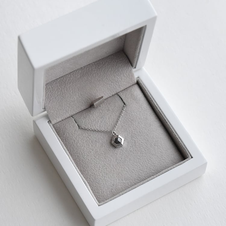 Zlatý náhrdelník s diamantem 74216