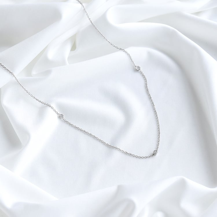 Jemný zlatý náhrdelník s diamanty 80722