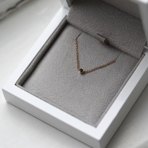 Stříbrný minimalistický náhrdelník se zeleným diamantem Glosie